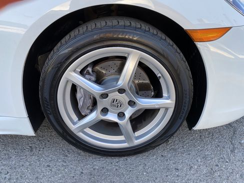 Used 2018 Porsche 718 Boxster image 19