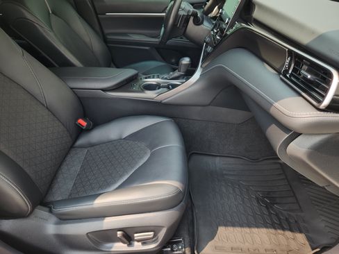 Used 2022 Toyota Camry XSE FWD image 16