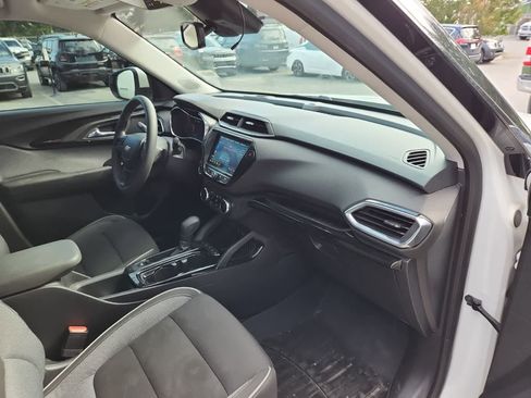 Used 2021 Chevrolet TrailBlazer LT w/ Convenience Package AWD/4WD image 17