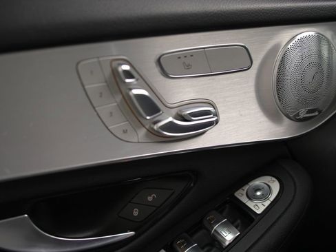 Used 2019 Mercedes-Benz GLC 300 4MATIC image 23