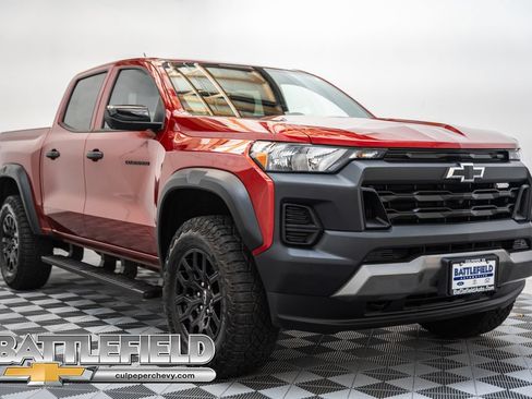 Used 2024 Chevrolet Colorado Trail Boss w/ Technology Package AWD/4WD image 1