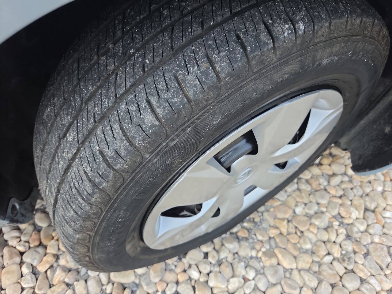 Used 2009 Toyota Camry LE FWD image 11
