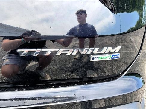 Used 2019 Ford Edge Titanium AWD/4WD image 24