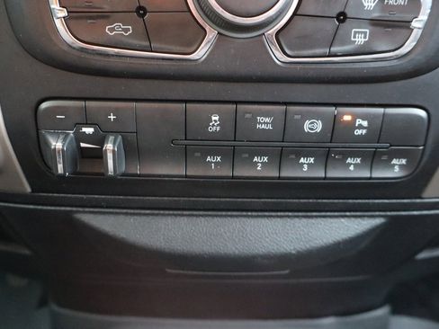 Used 2015 RAM 2500 SLT image 15