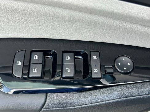 Used 2025 Kia Sportage EX image 31