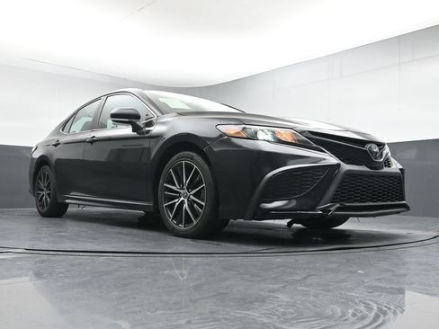 Used 2023 Toyota Camry SE FWD image 18