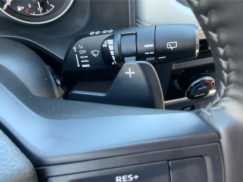 Used 2025 Nissan Rogue SV AWD/4WD image 35