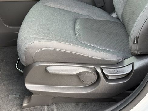 New 2027 Kia Carnival LX FWD image 25