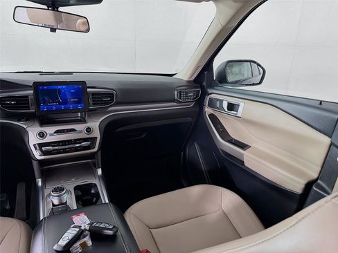 Used 2022 Ford Explorer XLT w/ Equipment Group 202A image 25