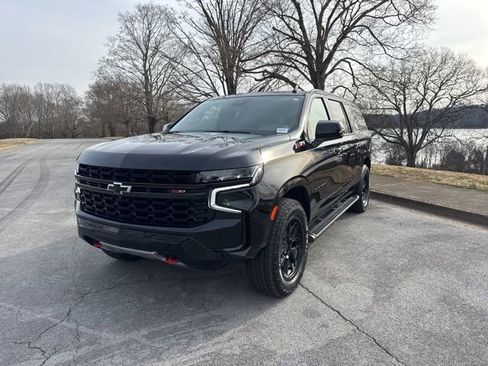 Used 2023 Chevrolet Suburban Z71 w/ Z71 Off-Road Package image 3