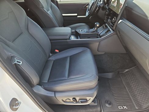 Used 2024 Lexus GX 550 w/ Accessory Package (2T) AWD/4WD image 14