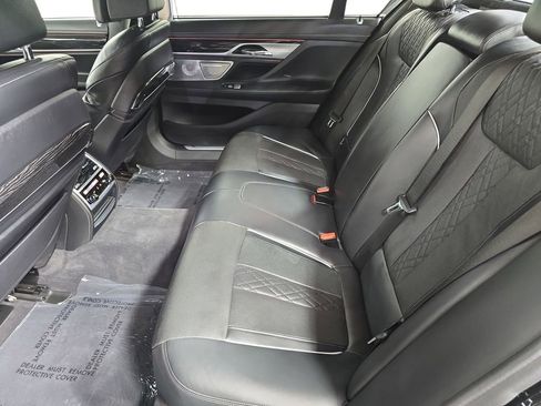 Used 2018 BMW 750i image 24