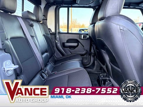Used 2021 Jeep Gladiator Sport image 17