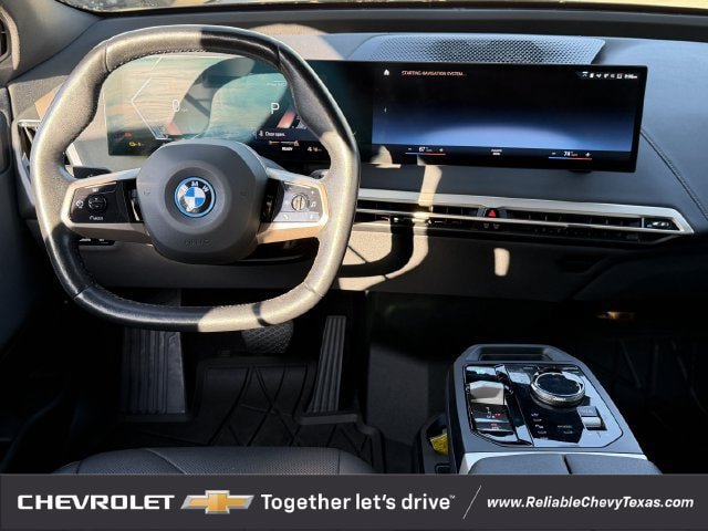 Used 2022 BMW iX xDrive50 w/ Premium Package AWD/4WD image 12