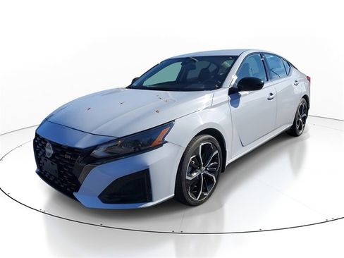 Used 2023 Nissan Altima 2.5 SR image 3