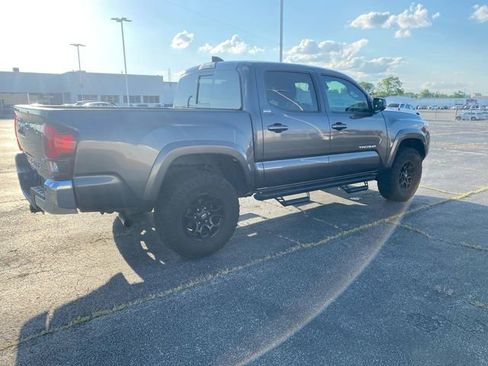 Used 2022 Toyota Tacoma SR5 RWD image 9
