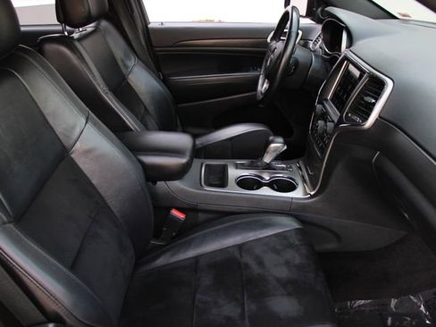 Used 2018 Jeep Grand Cherokee Altitude image 34