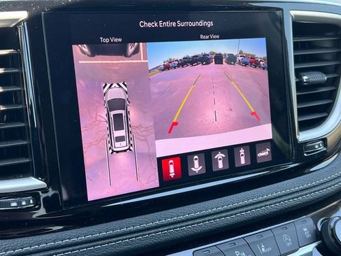 Used 2024 Chrysler Pacifica Touring-L FWD image 24
