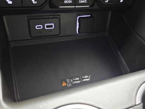 Used 2023 Chevrolet Tahoe Z71 w/ Luxury Package image 31