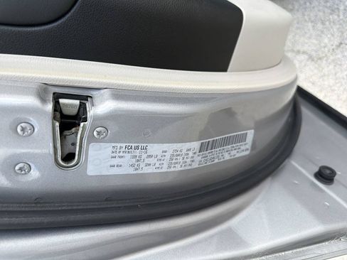 Used 2017 Chrysler Pacifica Limited w/ UConnect Theater Package FWD image 36