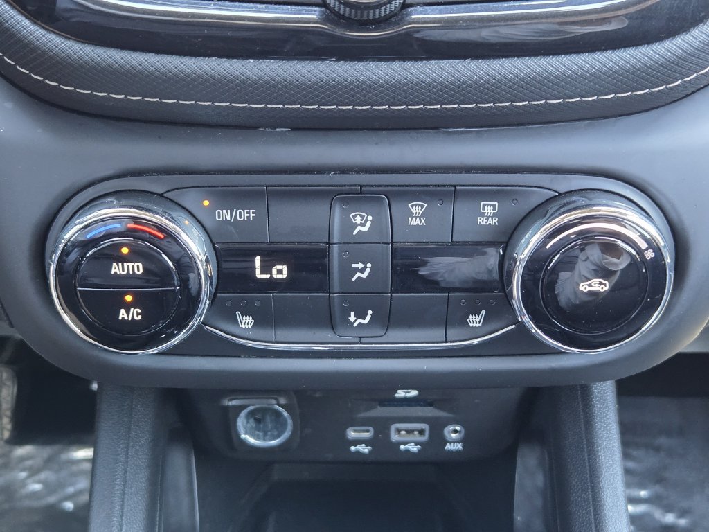Used 2022 Chevrolet TrailBlazer ACTIV w/ Sun and Liftgate Package FWD image 19