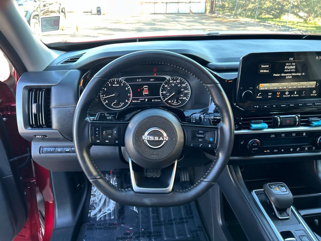 Used 2025 Nissan Pathfinder SL FWD image 16