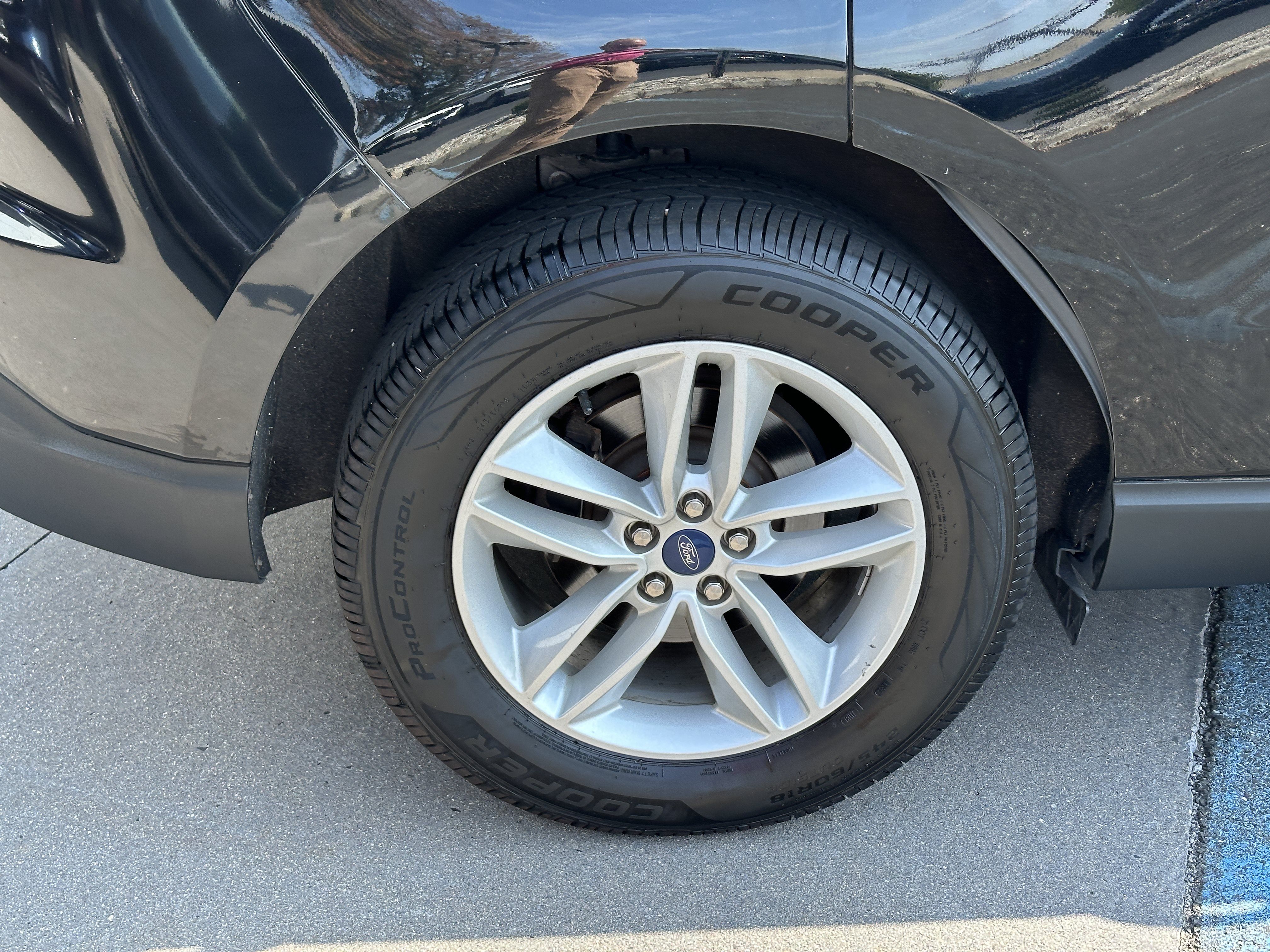 Used 2018 Ford Edge SEL w/ Equipment Group 201A AWD/4WD image 17