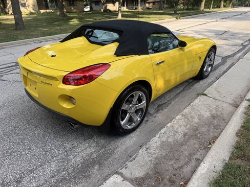 Used 2007 Pontiac Solstice Convertible w/ Premium Package RWD image 5