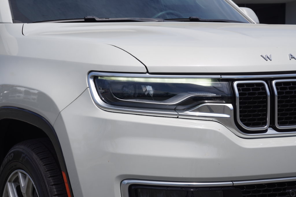 Certified 2022 Jeep Wagoneer Series II RWD image 12