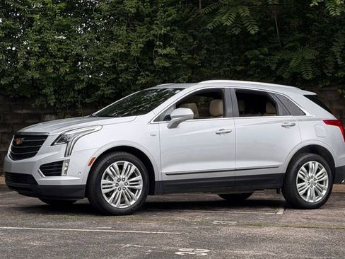 Used 2018 Cadillac XT5 Premium Luxury w/ Driver Assist Package AWD/4WD image 10