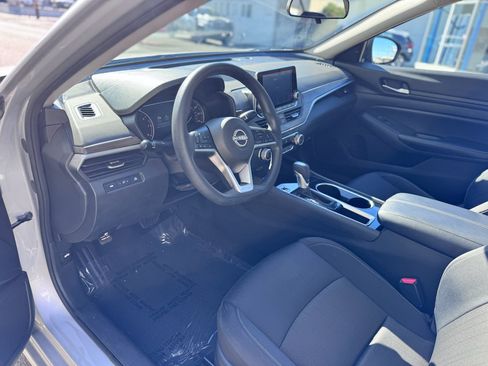Used 2024 Nissan Altima 2.5 SV FWD image 8