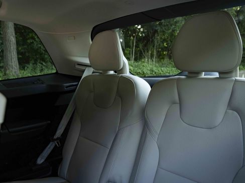 Used 2019 Volvo XC90 T6 Momentum w/ Protection Package Premier AWD/4WD image 19