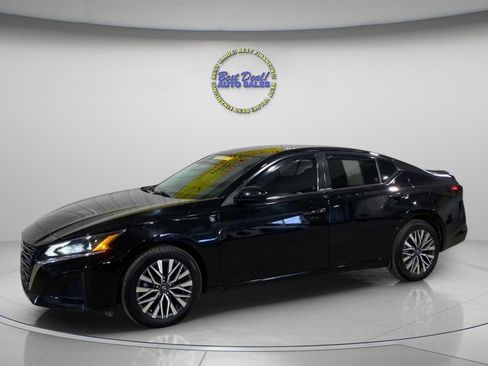 Used 2023 Nissan Altima 2.5 SV image 1