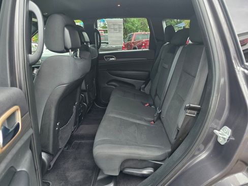 Used 2017 Jeep Grand Cherokee Laredo w/ Quick Order Package 23E image 9