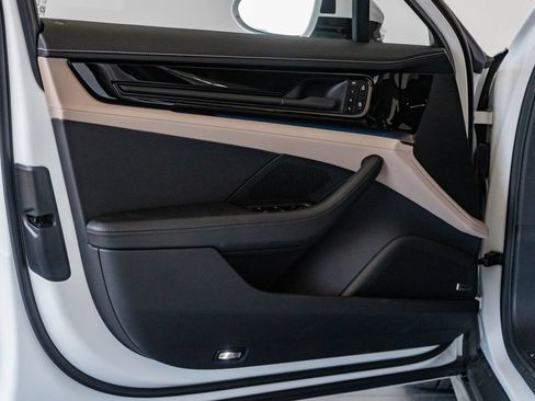 Certified 2025 Porsche Panamera 4 AWD/4WD image 11