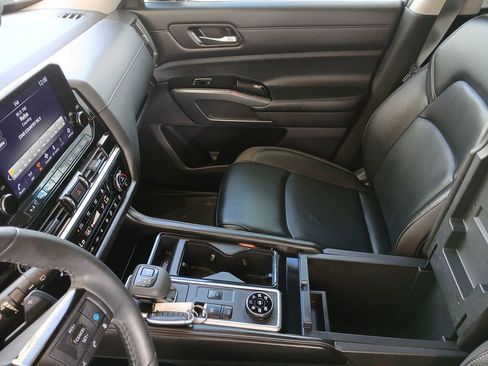 Used 2023 Nissan Pathfinder SL w/ Lighting Package (N92) image 25