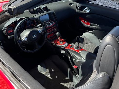 Used 2015 Nissan 370Z Touring Sport image 16
