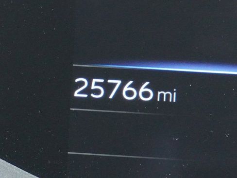 Used 2023 Toyota Prius Prime SE image 3