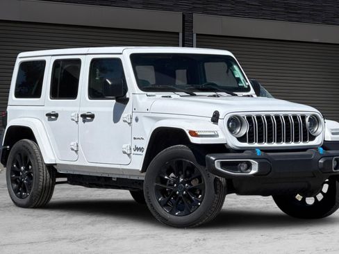 Used 2024 Jeep Wrangler Unlimited Sahara AWD/4WD image 2
