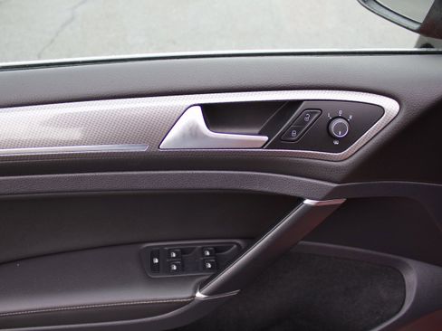 Used 2019 Volkswagen Golf Alltrack SE image 9