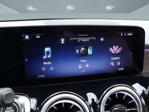 New 2025 Mercedes-Benz GLB 250 image 42