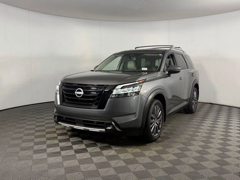 Used 2023 Nissan Pathfinder SL w/ SL Premium Package image 3