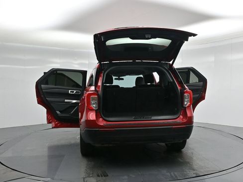 Used 2024 Ford Explorer XLT image 34