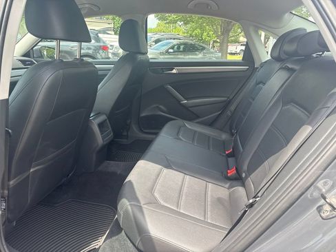 Used 2017 Volkswagen Passat 1.8T R-Line FWD image 18