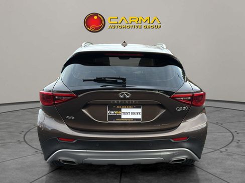 Used 2018 INFINITI QX30 Premium w/ Navigation Package image 6