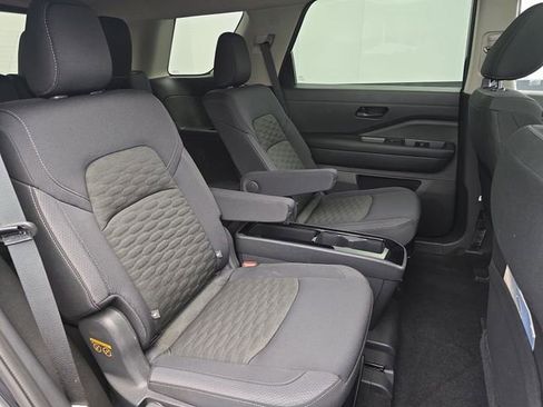 Used 2024 Nissan Pathfinder SV w/ SV Premium Package image 43