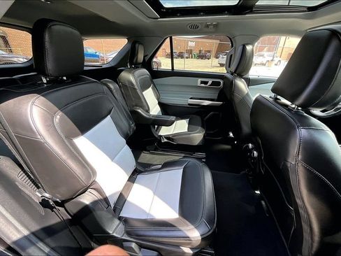 Used 2022 Ford Explorer XLT w/ Equipment Group 202A AWD/4WD image 26