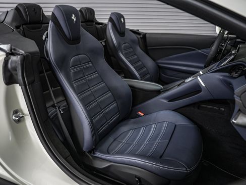 Used 2026 Ferrari Roma Spider RWD image 32