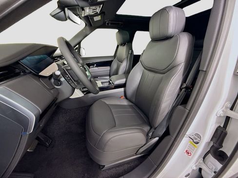 New 2026 Land Rover Range Rover Long Wheelbase SE image 18