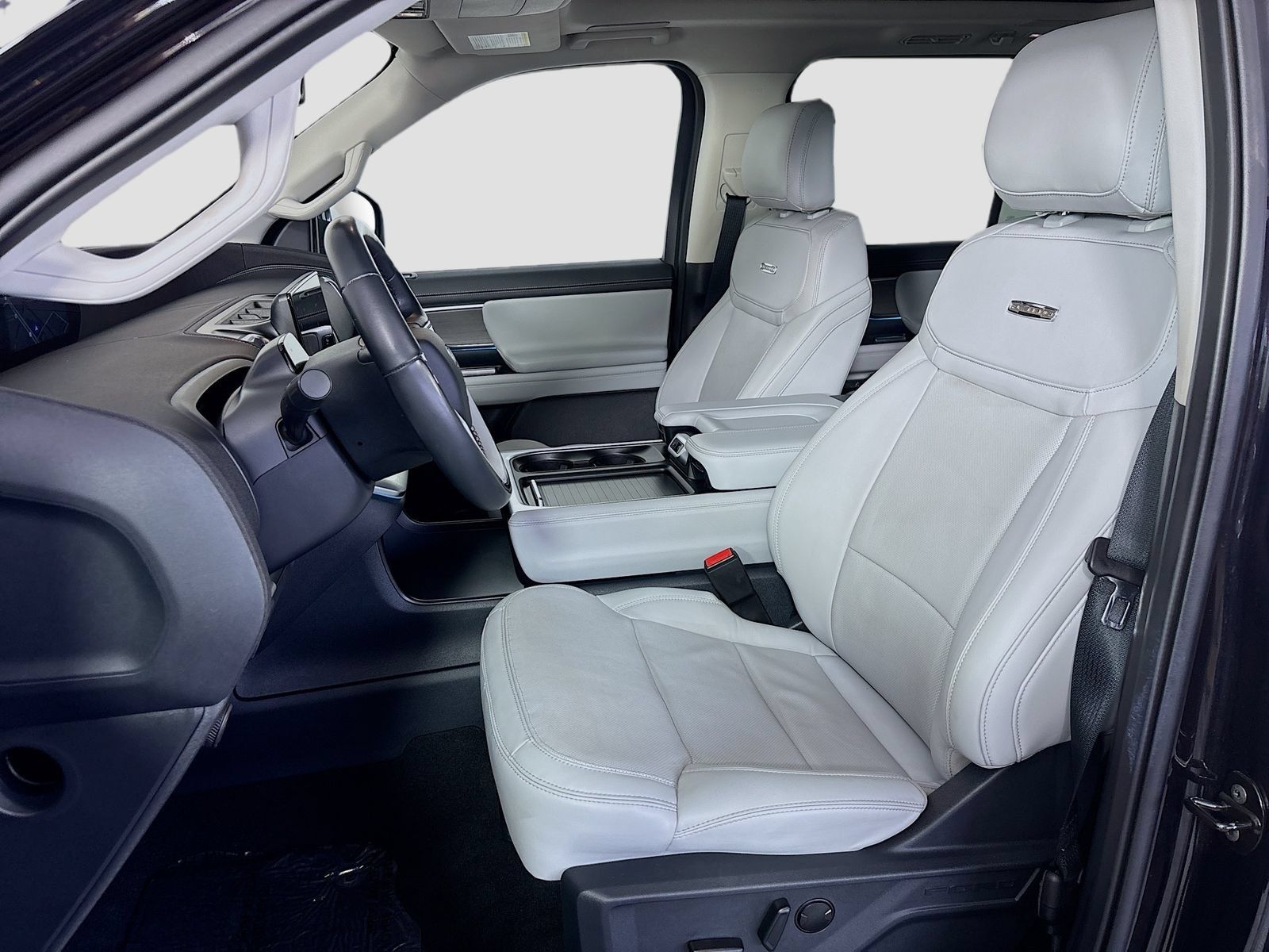 Used 2025 Ford Expedition Platinum w/ Driver's Package AWD/4WD image 22